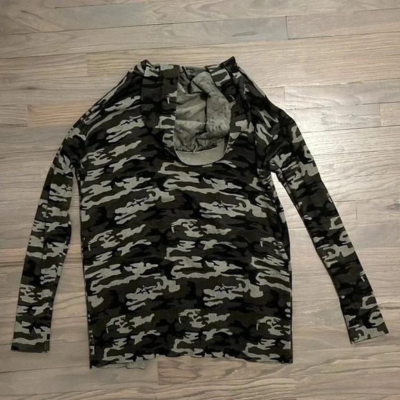 Sanctuary Hooded Camo Cardigan. XS - Picture 7 of 7